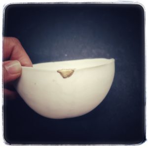 Bol coquille porcelaine by S.Van Beneden petite fissure
